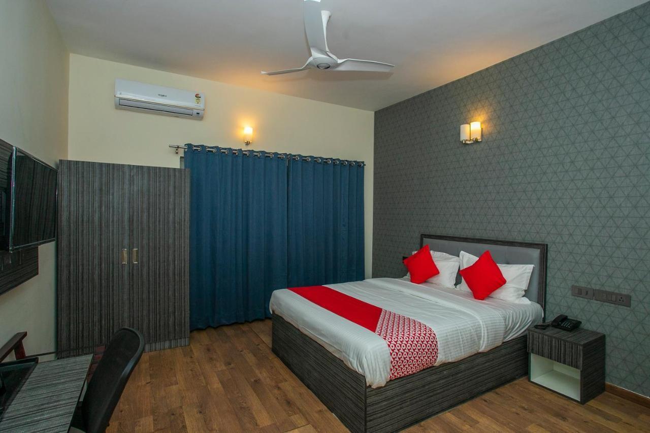 Collection O Premium Eden Au Lac Near Sri Someshwara Swami Temple Бангалор Екстериор снимка