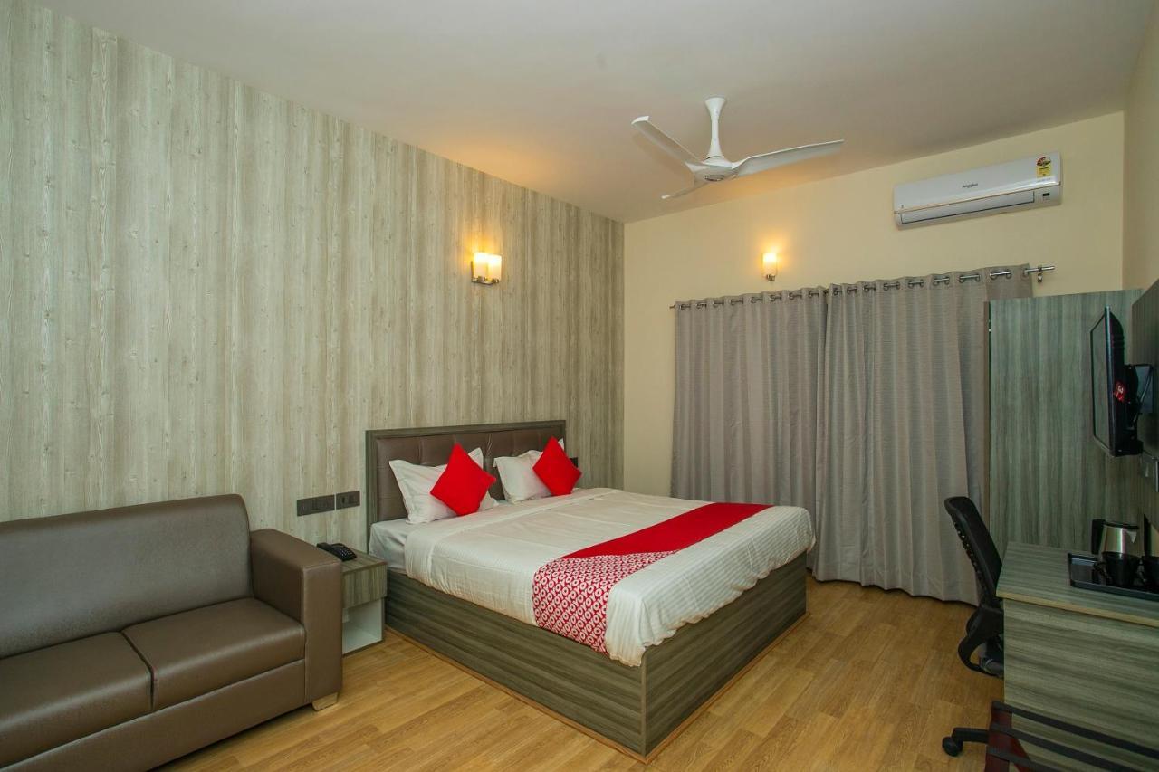 Collection O Premium Eden Au Lac Near Sri Someshwara Swami Temple Бангалор Екстериор снимка