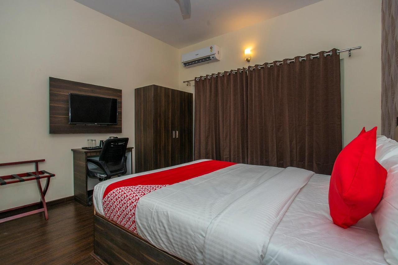 Collection O Premium Eden Au Lac Near Sri Someshwara Swami Temple Бангалор Екстериор снимка
