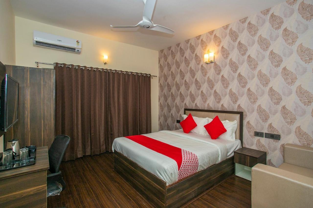 Collection O Premium Eden Au Lac Near Sri Someshwara Swami Temple Бангалор Екстериор снимка