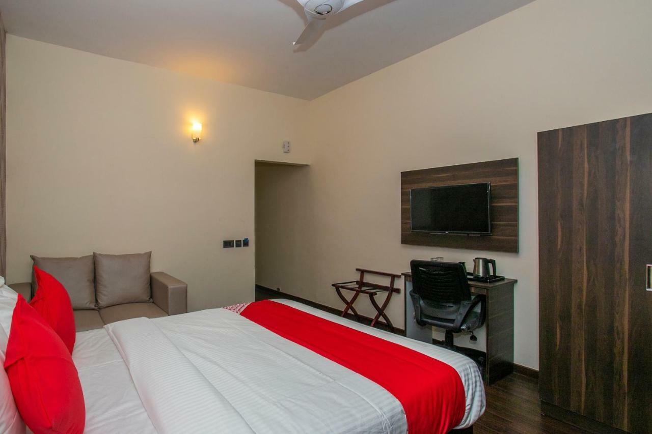 Collection O Premium Eden Au Lac Near Sri Someshwara Swami Temple Бангалор Екстериор снимка